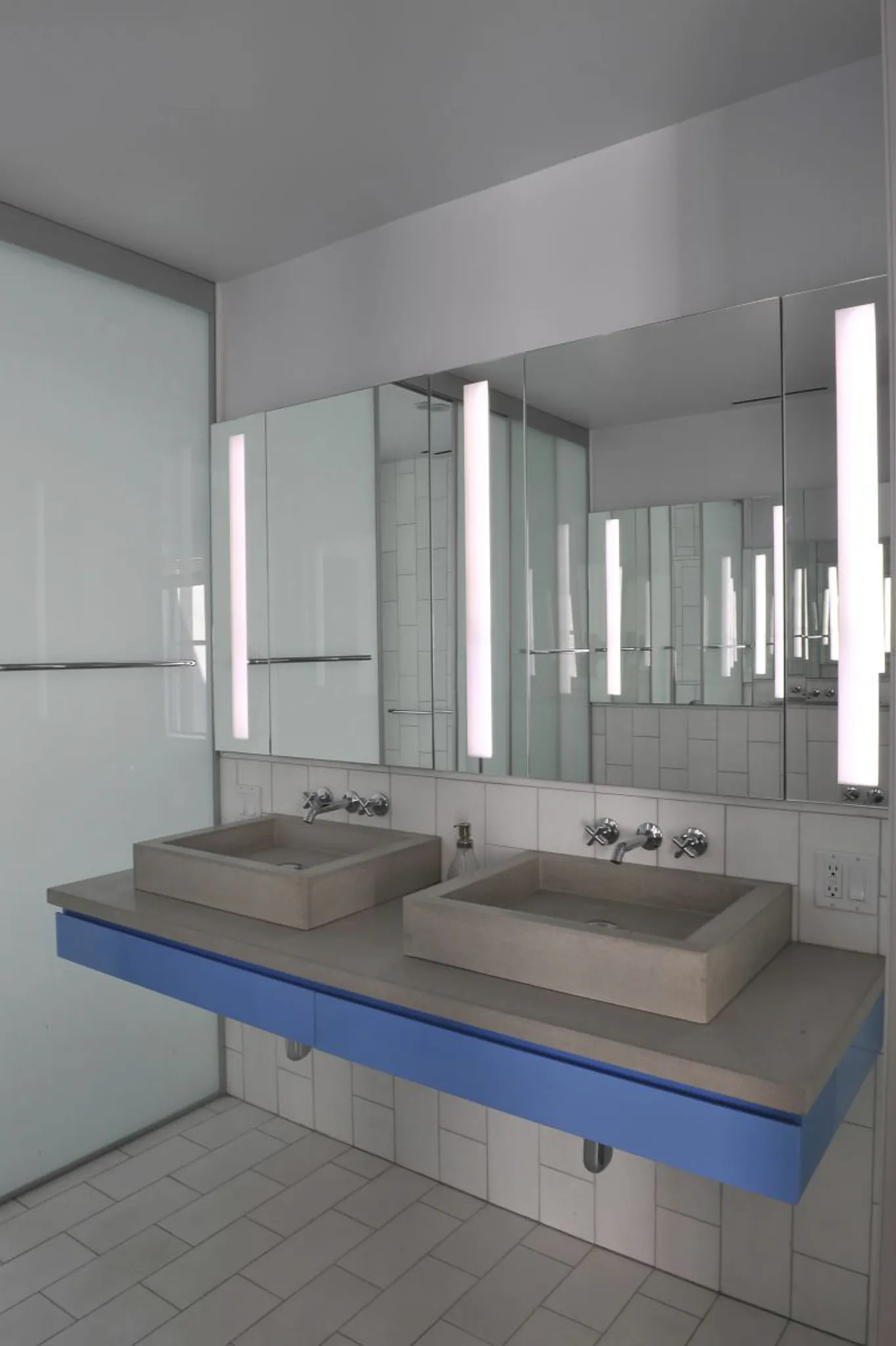 Soho Loft bathroom Barlis Wedlick 4