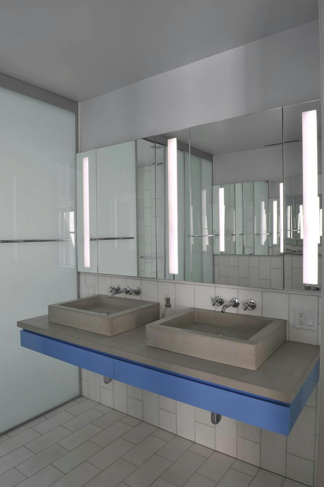 Soho Loft bathroom Barlis Wedlick 4